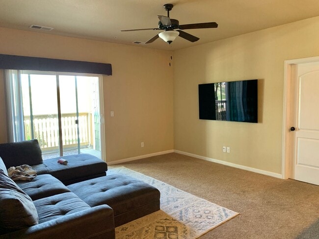 Foto del edificio - First Floor Condo by Equalizer Lake!