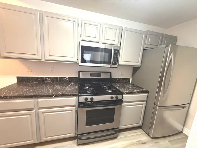 Building Photo - SPACIOUS 2BED/2BATH CONDO WITH A LOFT AND 1 CAR GARAGE