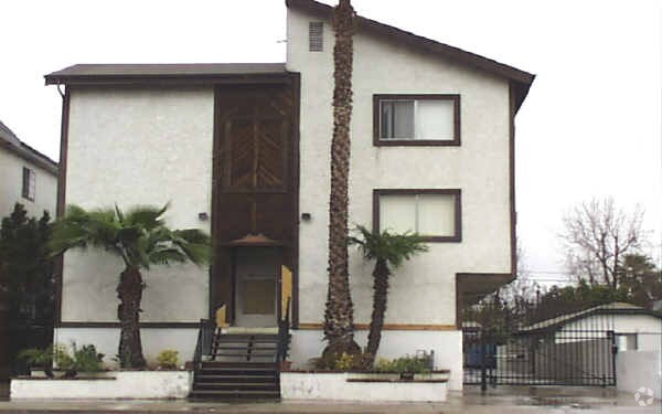 Primary Photo - 14837 Victory Blvd