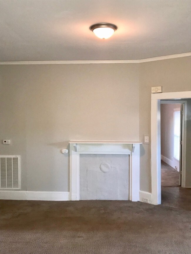 Building Photo - Great location Great Price!