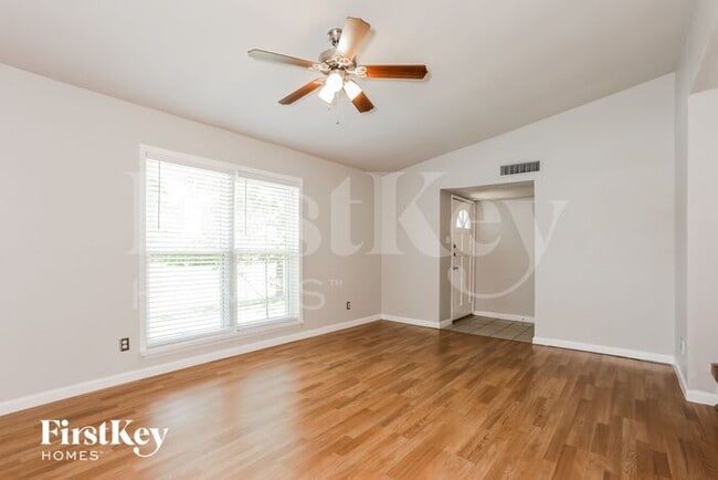 Building Photo - 9113 Linda Vista Dr