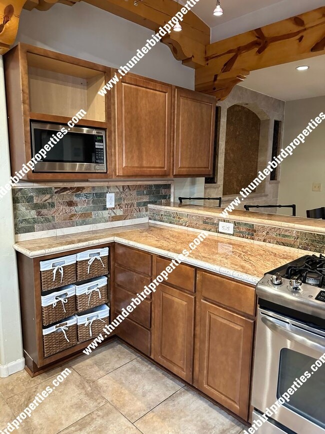 Building Photo - Gorgeous NE Heights Home