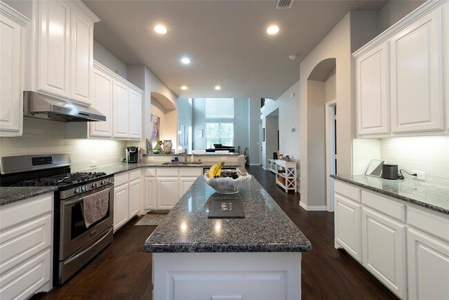 Foto del edificio - 217 E Spring Valley Rd