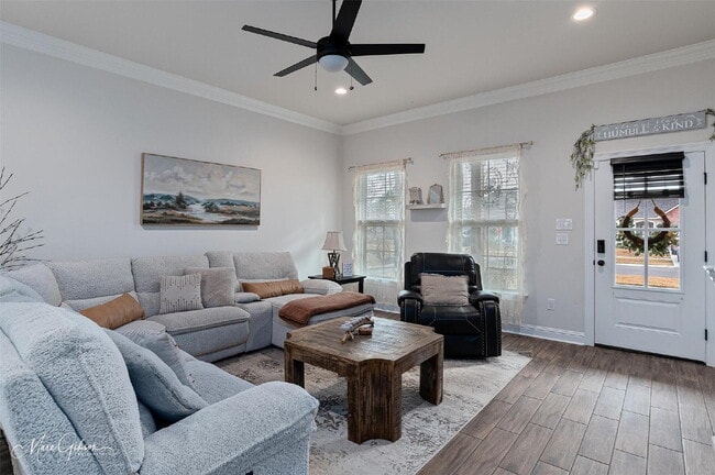 Building Photo - 767 Crozier Dr