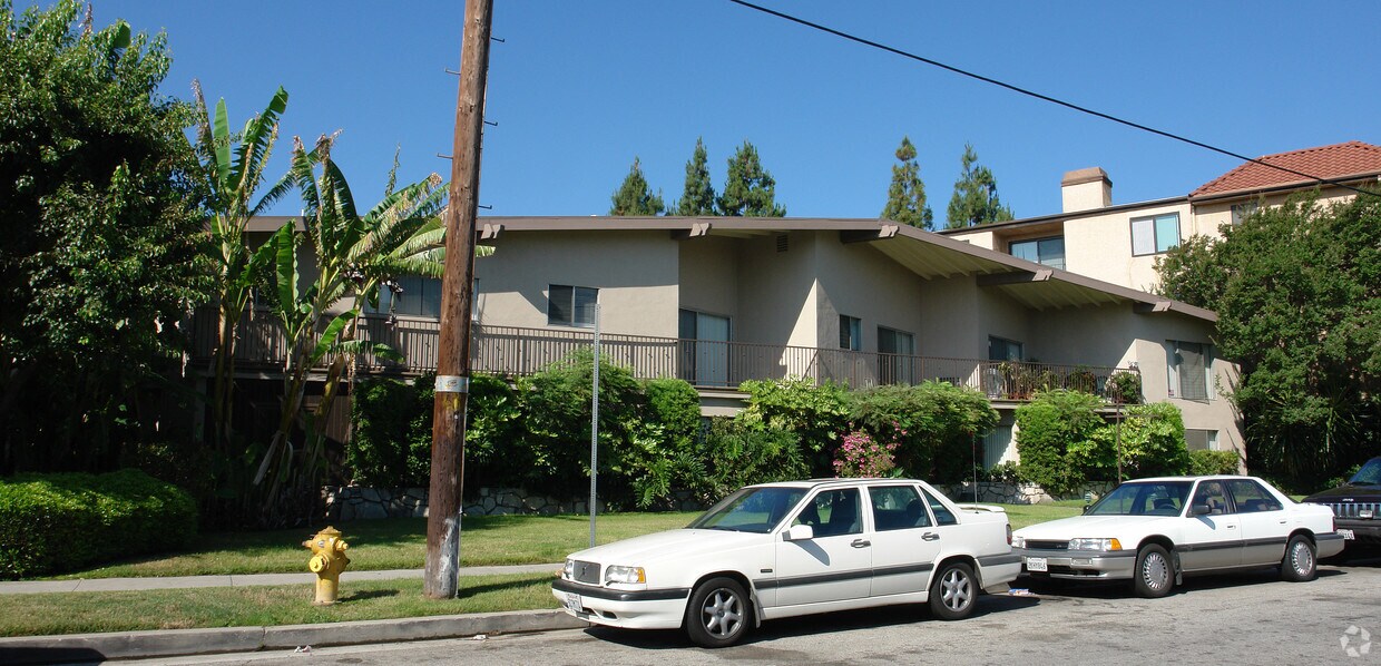 Tarzana Gardens Apartments in Tarzana, CA