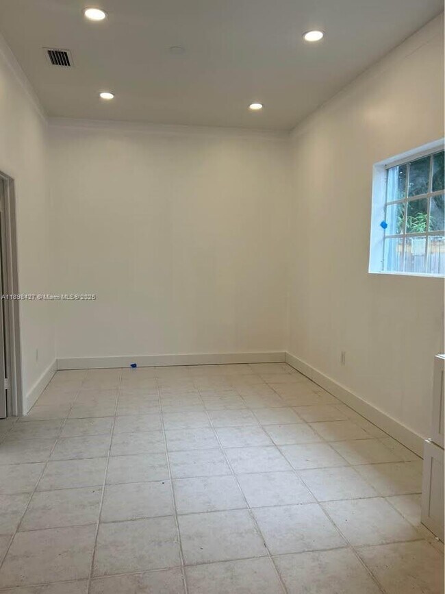 Foto del edificio - 205 NW 130th St
