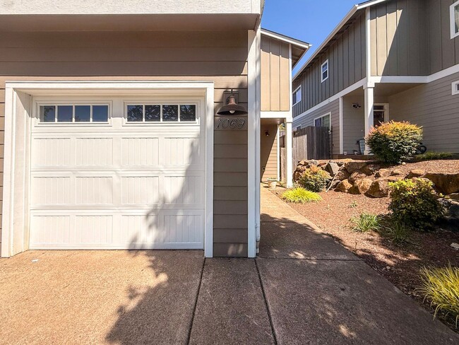 Building Photo - BIGFIR1069-1071