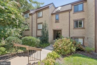 Building Photo - 1639 Parkcrest Cir