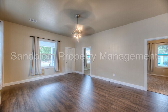Building Photo - FOR LEASE | Sand Springs | $1445 Rent | Av...