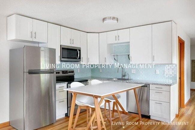 Building Photo - Montavilla Studio Cottage Is Move In Ready