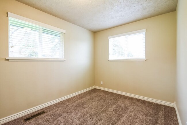 Foto del edificio - 24117-24111 11th Ave S