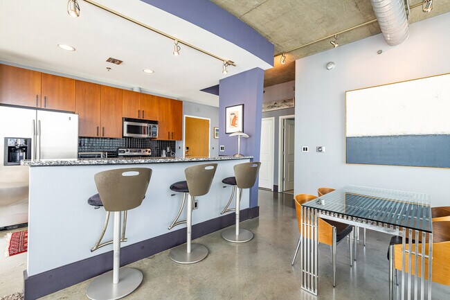 Building Photo - 943 Peachtree St NE