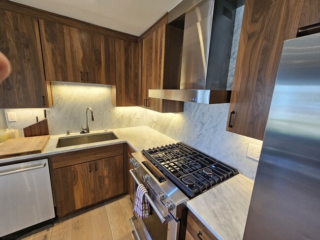 Cocina - 477 Ala Wai Blvd