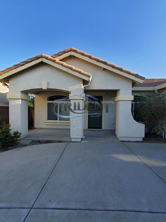 Foto del edificio - 4 bedroom, 2 bath house