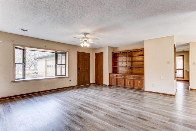 Building Photo - 111 Templeton Rd