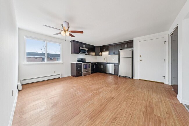 Building Photo - 4 Losson Garden Dr