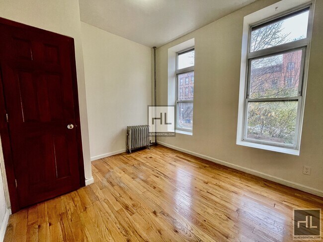 Building Photo - 477 WILLOUGHBY AVENUE 2