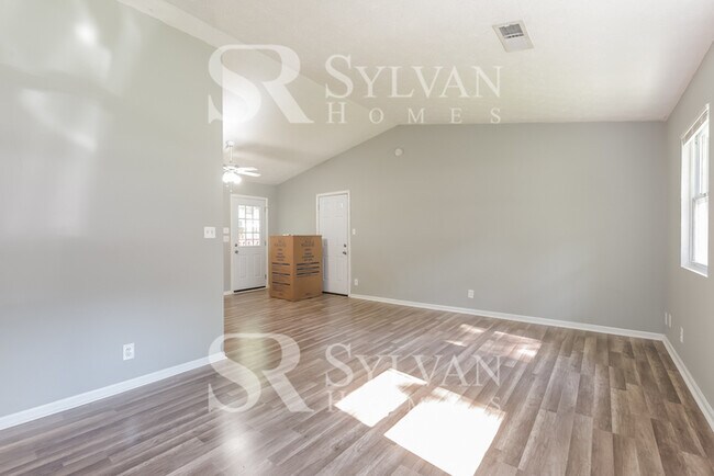 Foto del edificio - Don't miss out on this charming 3 BR 2 BA, home!