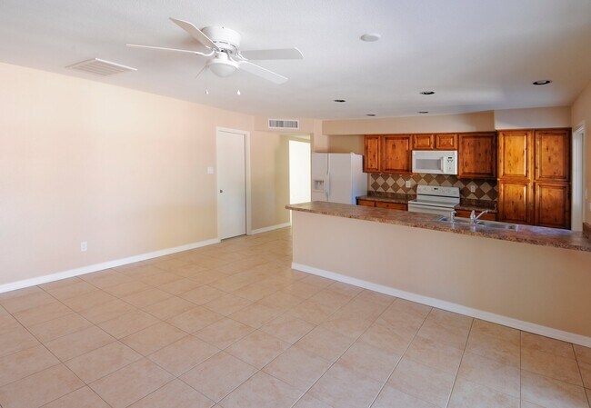 Foto del edificio - 2417 S Newberry Rd