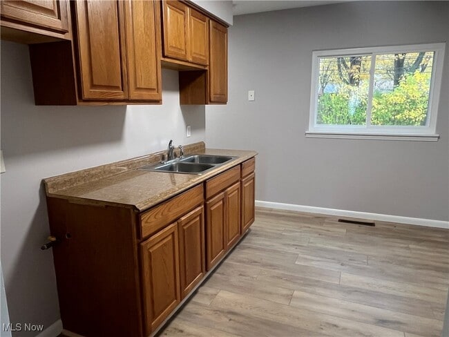 Building Photo - 1766 Green Rd