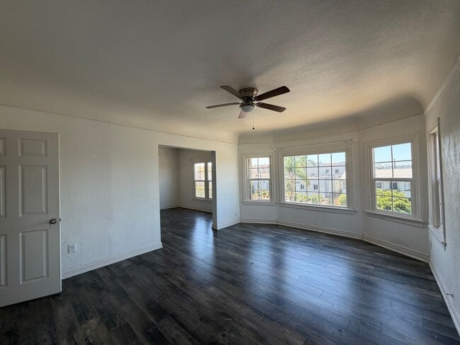 Building Photo - 2616 Edgehill Dr