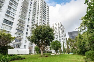 Building Photo - 2160 Century Pk E