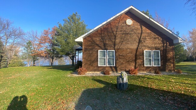 Building Photo - Lake Home on Lake Irene 3 Beds 2 Baths, Av...