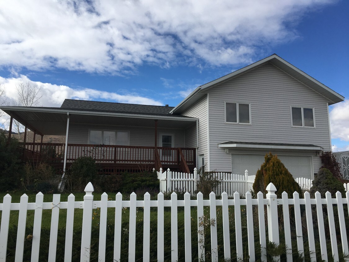 20 Lazy Jc Dr, Helena, MT 59602 House Rental in Helena, MT