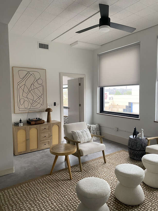 ALQUILER AHORA Unidad de 1 habitación/1 baño en el segundo piso - Life At Agora