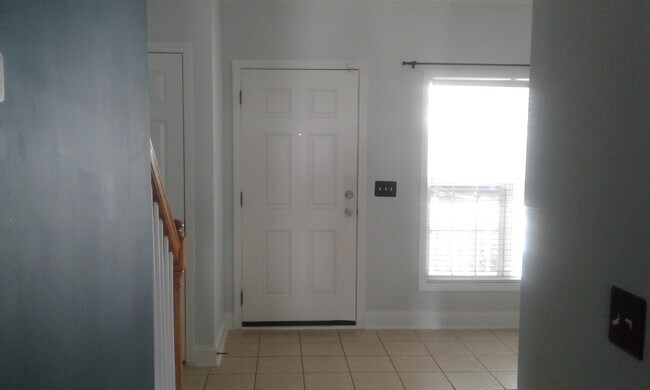 Foto del edificio - Lovely Townhome in Southeast Columbia