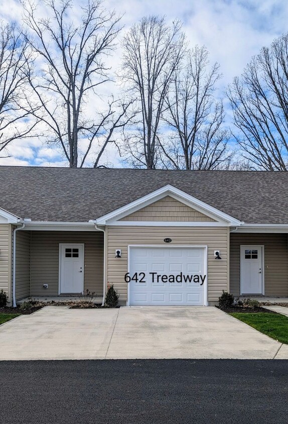 Primary Photo - 2 Bedroom ranch Treadway Ponds Cluster Homes