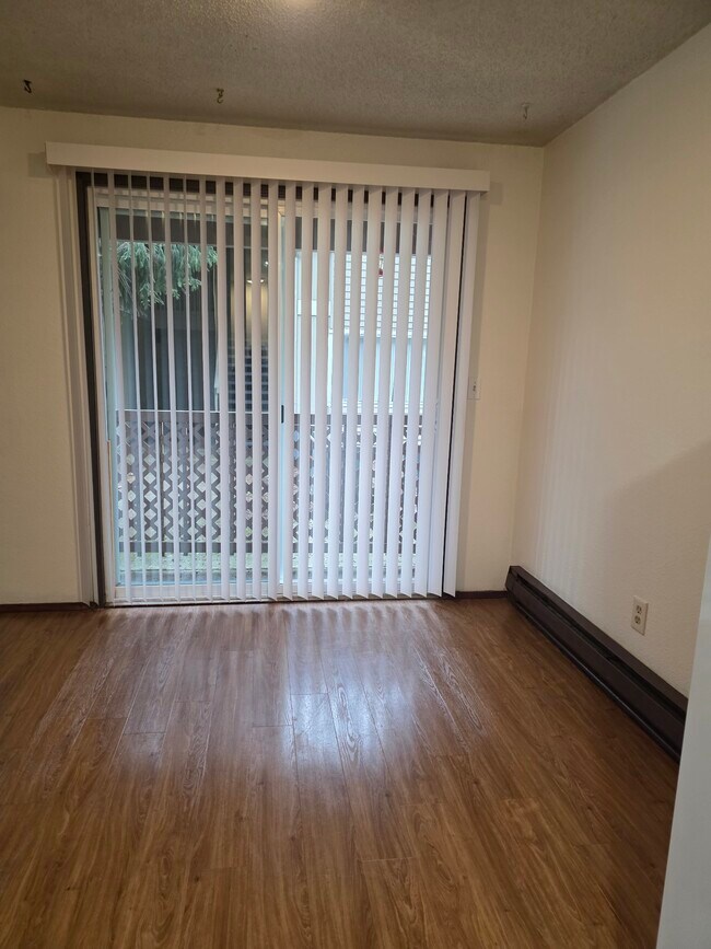 comedor/patio - 2962 O St SE