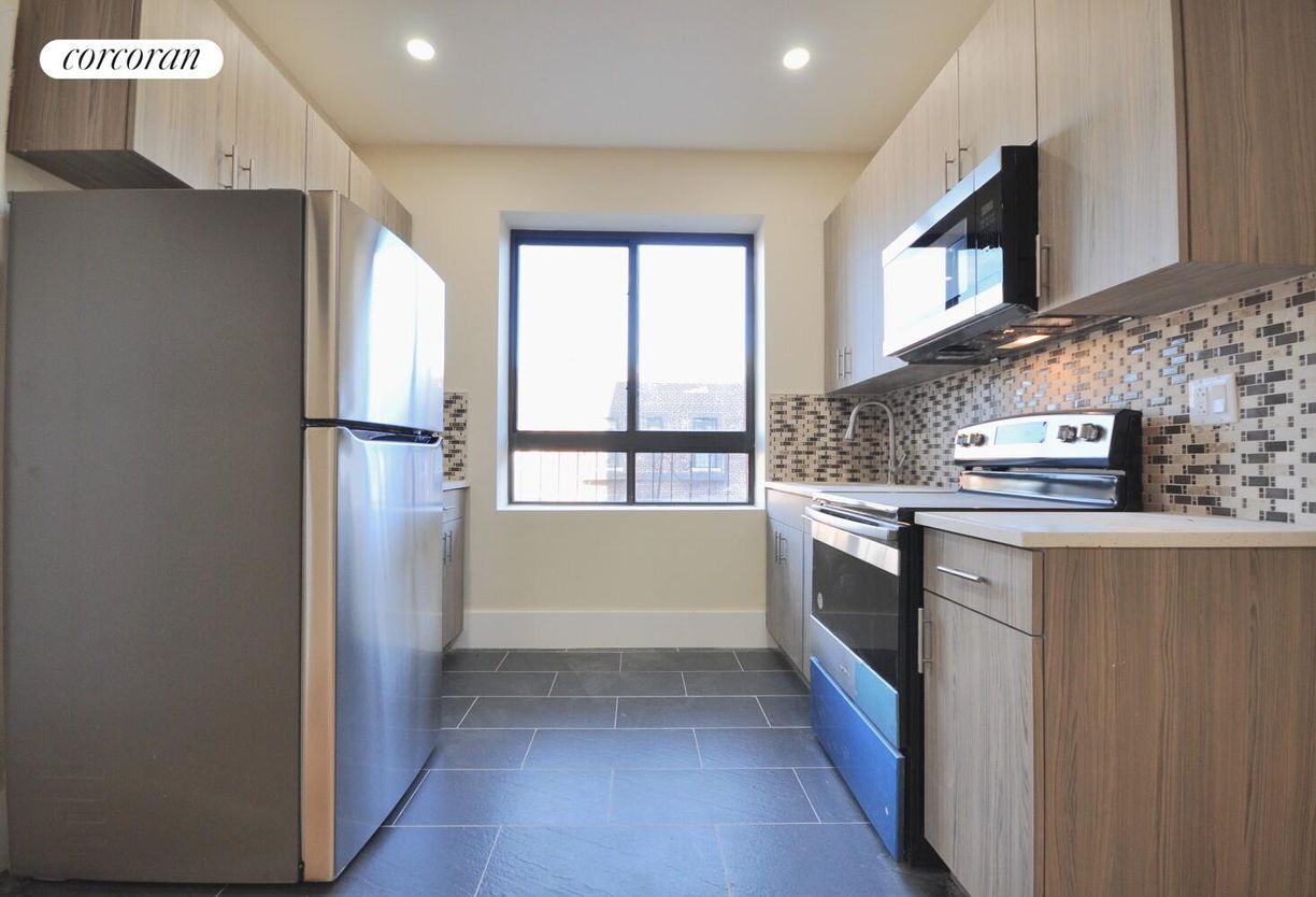 Foto principal - 999 Clarkson Ave