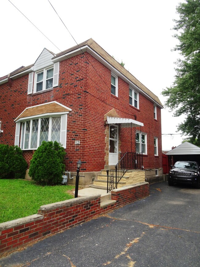 Building Photo - 513 Poplar St