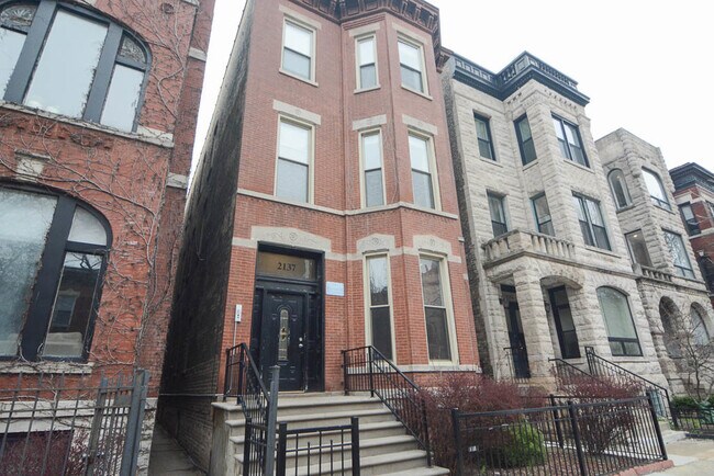 Foto del edificio - 2137 N Sheffield Ave
