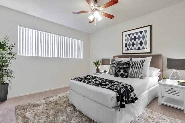 Foto del edificio - 3585 Centinela