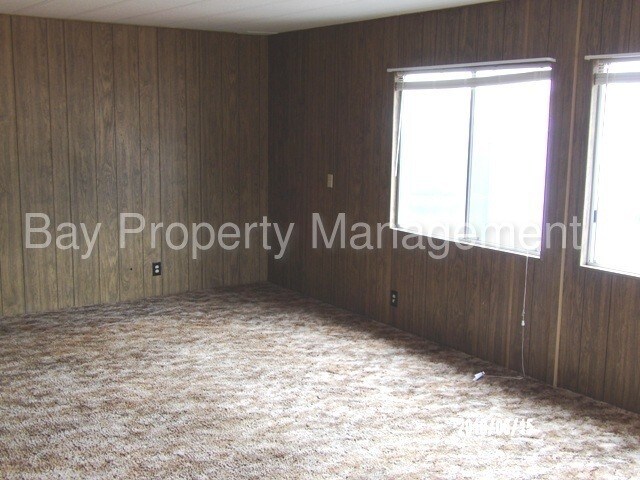 Building Photo - 672 Old Stage Rd