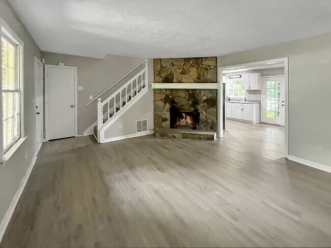 Foto del edificio - For Rent: Renovated 3 Bedroom, 2 Bathroom ...