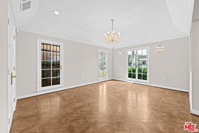 Building Photo - 224 S Palm Dr