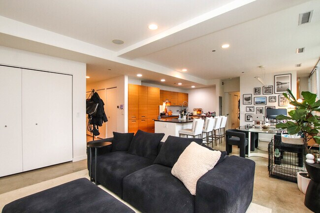 Building Photo - 156 W Superior St