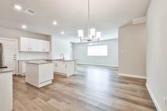Building Photo - 25508 Starling Ln