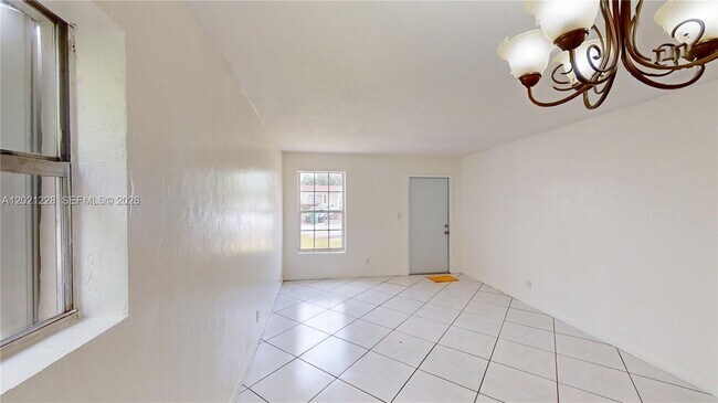 Foto del edificio - 6842 SW 15th St