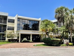 Building Photo - 491 Racquet Club Rd