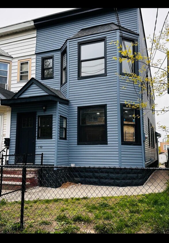 Foto principal - 132 Elm St