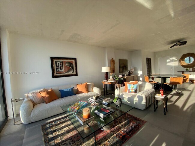 Foto del edificio - 90 Edgewater Dr