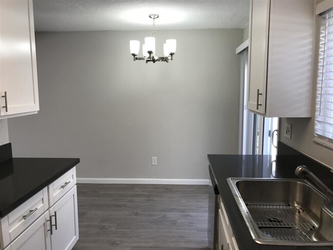 Foto del edificio - 2109 Nelson Ave