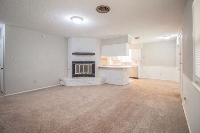 Building Photo - Great 3 bedroom 1.5 bathroom house!