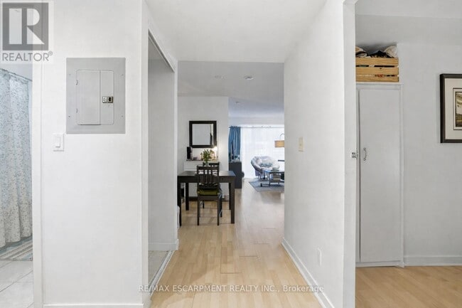 Building Photo - 76 Shuter St