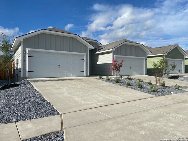 Building Photo - 636 Ashers Pl