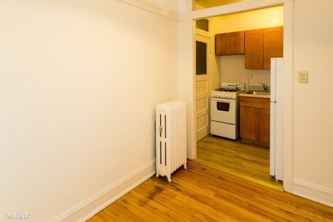 Building Photo - 519 W Brompton Ave